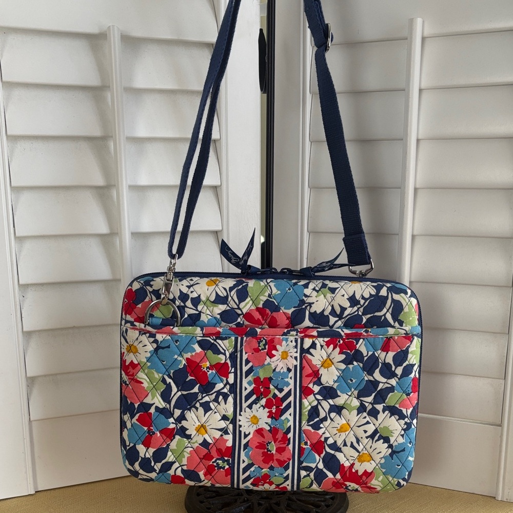 Vera Bradley Summer Cottage Floral Covered Hard Case Tablet Carrier
